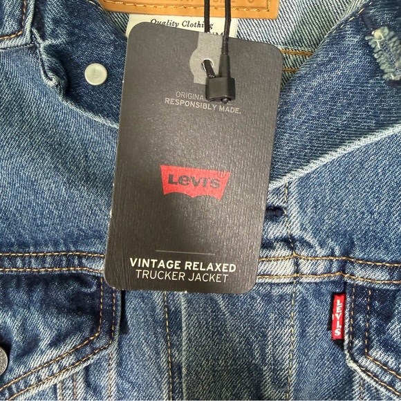 *NEW Levi's Vintage Fit Trucker Denim Jacket - Picture 6 of 10